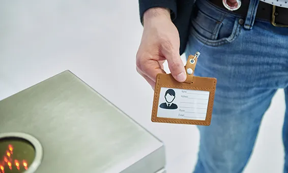 Identyfikatory szkolne — karty dla uczniów i pracowników